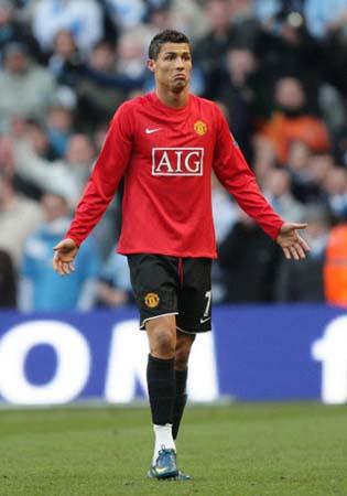 中超赛季刚落幕，武汉三镇却遭遇重磅打击，明年保级形势堪忧（中超谢幕之时，武汉三镇遭重创，来季保级前景不容乐观）