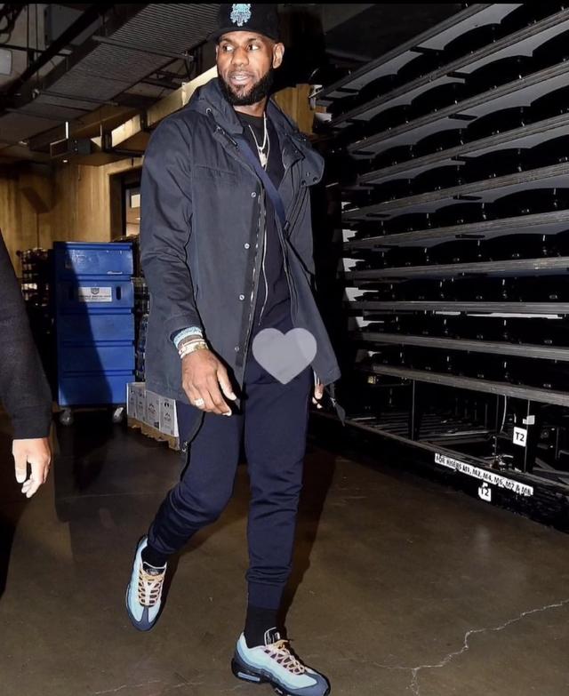 这还是足球吗？对手两红后摩洛哥U17全场80脚射门16-0取胜（对手两人被罚下，摩洛哥U17轰80次射门以16比0大胜）