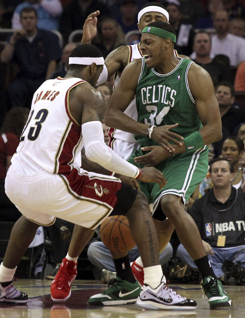 3-2,29岁拜仁旧将萨内1球1助,率队揽36分领跑,领先穆帅前东家4分（3-2！29岁前拜仁球员萨内传射立功，球队积36分居首，领先穆帅旧主4分）