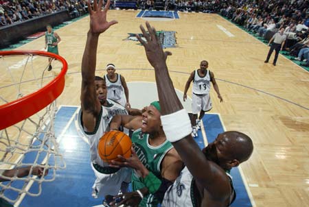 姆巴佩祝贺阿什拉夫当选非洲足球先生：爱你，你是非洲之王（姆巴佩祝贺阿什拉夫荣膺非洲足球先生：爱你，非洲之王）