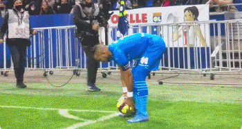 防线告急！皇马迎战阿拉维斯遭遇史上最严重伤病潮，两将成最后堡垒（皇马对阵阿拉维斯遭史上最重伤病潮：后防告急，仅两将死守）