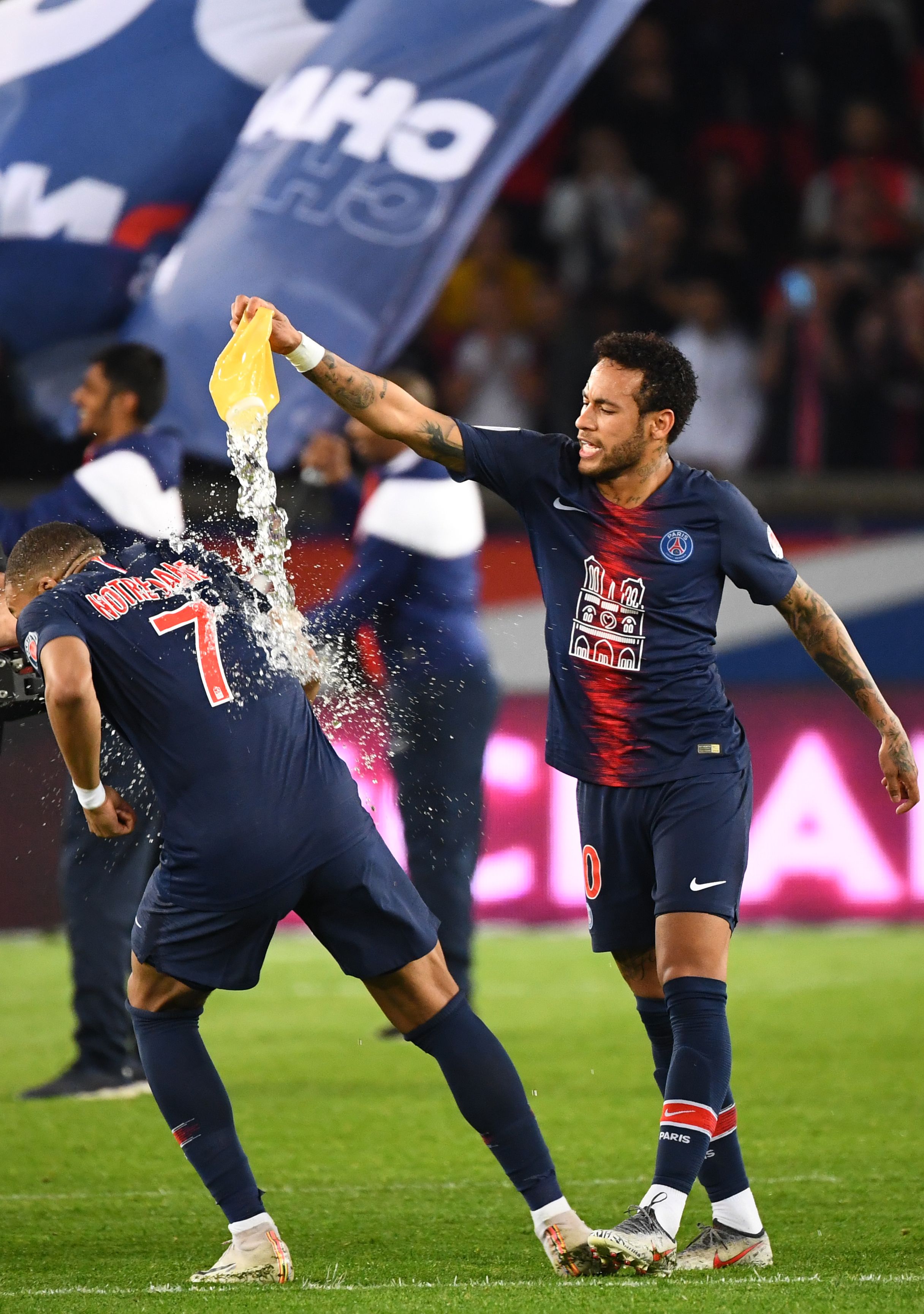 数据占优，拜仁对阿森纳5场不败，14次交手赢下8场（数据优势明显：拜仁近5战阿森纳不败，14次交锋拿下8场）