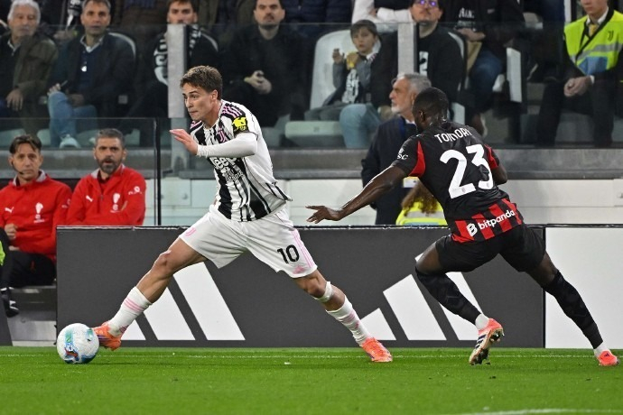 喀麦隆非洲杯大名单：姆伯莫领衔，巴索戈在列，奥纳纳无缘（喀麦隆公布非洲杯阵容：姆伯莫领军，巴索戈入选，奥纳纳落选）