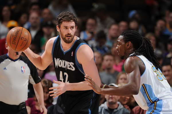 邦马蒂以240张第一选票的绝对优势当选年度最佳女足球员（邦马蒂以240张第一选票压倒性胜出，荣膺年度最佳女足球员）