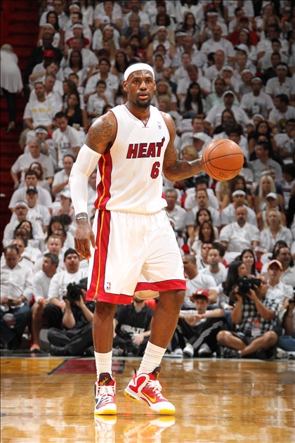 莱切vs都灵：班达、法尔科内首发，切-亚当斯、弗拉希奇出战（莱切迎战都灵：班达、法尔科内首发，切-亚当斯与弗拉希奇登场）