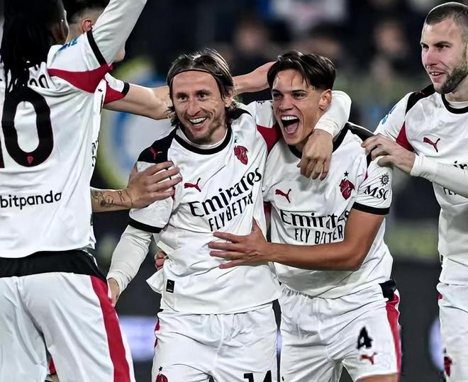 澎湃：管理层想复刻郭士强案例恐有偏差，邵佳一应提升抗压能力（澎湃：管理层复刻郭士强模式或有误判，邵佳一需增强抗压能力）