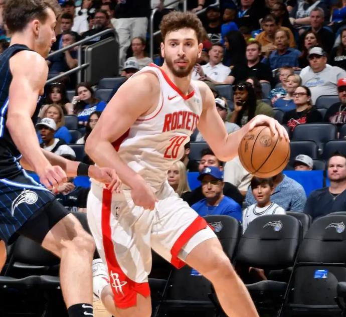 杜克兰特连续得分，全队士气高涨（杜克兰特火力全开，球队士气飙升）