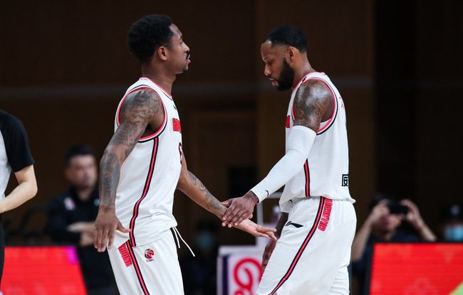 足球英超冬窗“标王”浮现，转会费惊人（英超冬窗最贵交易出炉 转会费数额惊人）