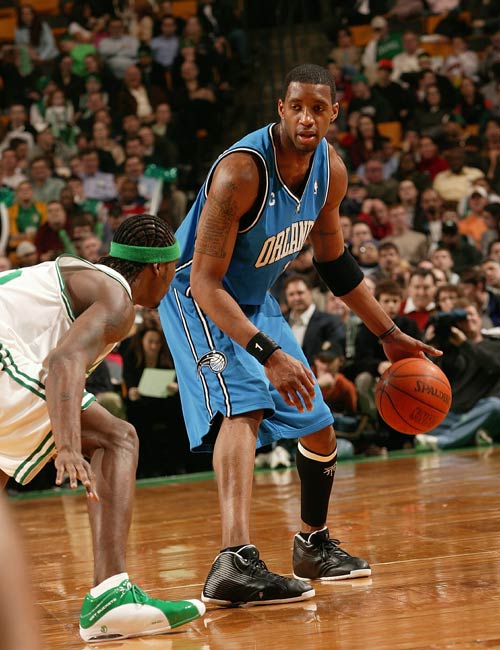 克里斯意外被换下场，赛场悬念陡生（克里斯突然被换，战局悬念陡增）