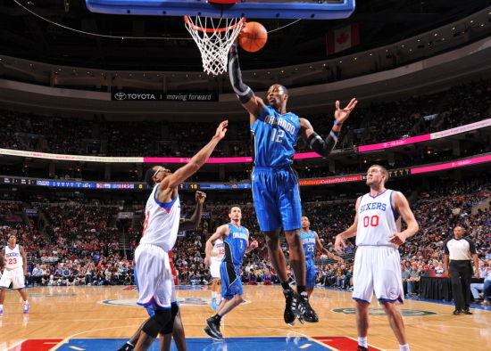 美记：特雷·杨在场时球队防守全联盟最差 他出战8场球队仅两胜（美媒：特雷·杨登场期间球队防守联盟垫底 出战8场仅取2胜）