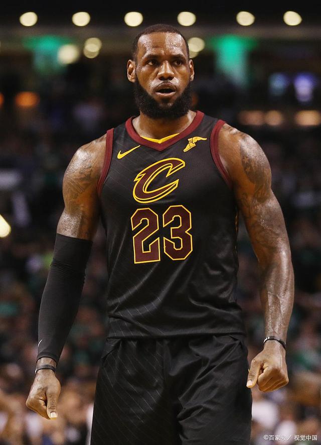 欧洲足球疯狂夜：拜仁造惨案，曼城大胜切尔西爆冷（欧洲足坛沸腾夜：拜仁横扫酿大比分，曼城狂胜，切尔西上演爆冷）