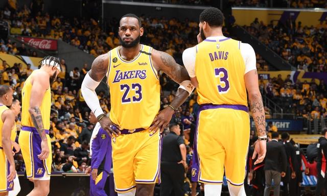 （粤港澳全运会）四川队选手王雅繁／蒋欣玗获网球女子双打冠军（四川组合王雅繁／蒋欣玗摘得粤港澳全运会网球女双桂冠）