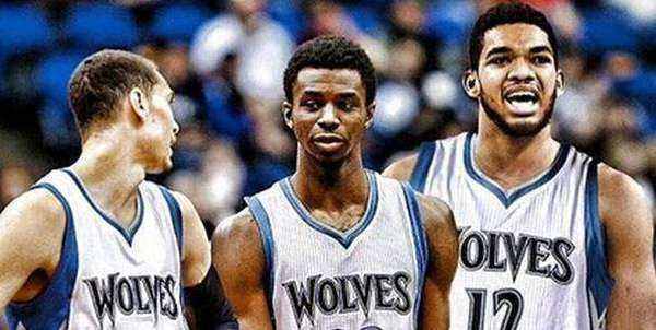 克林根在比赛中闪耀表现，单场贡献全面数据（克林根大放异彩，单场数据全面开花）