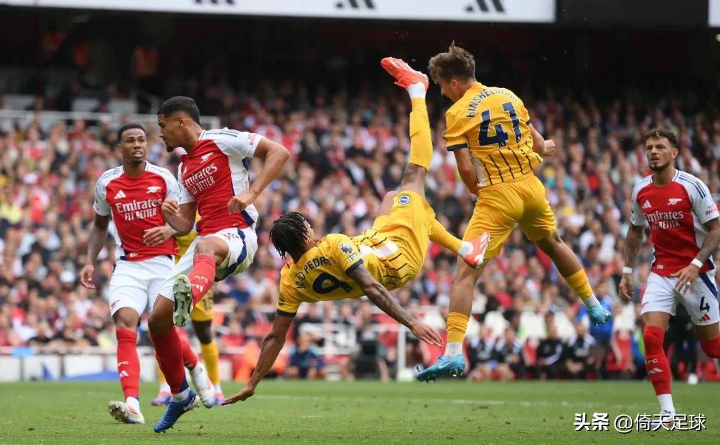 邵佳一告诫小球员：怎么能喝可乐呢，光跟老队员学散漫了（邵佳一提醒小球员：可乐怎能喝？别把老队员的散漫学去了）