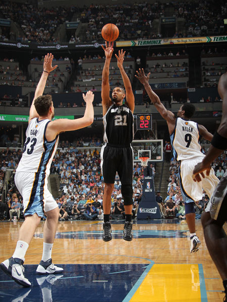 成都蓉城祝贺重庆铜梁龙成功冲超：我们携手展现西南足球风采（成都蓉城向重庆铜梁龙晋级中超致贺：携手彰显西南足球魅力）