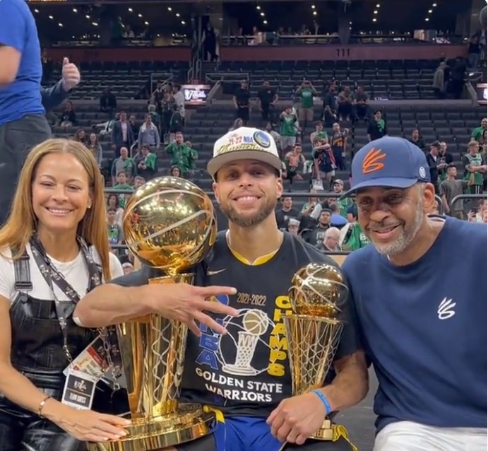 奥特：我们希望把关键球交给吉莱斯皮 他一直为自己设定新标准（奥特：关键球交给吉莱斯皮 他不断为自己树立更高标杆）