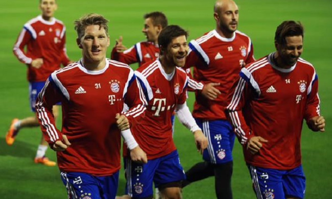 湖人詹姆斯关键三分锁定胜利（詹姆斯命中致胜三分，湖人锁定胜局）