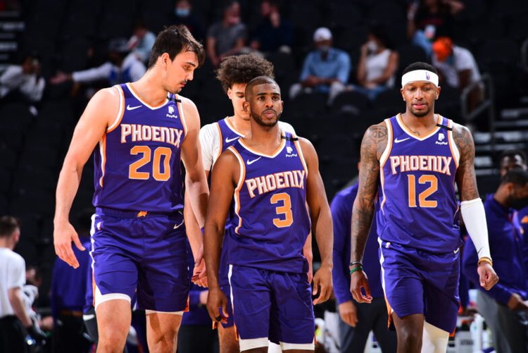 西甲：巴萨主场3-0完胜瓦伦西亚（西甲-巴萨主场三球零封瓦伦西亚）