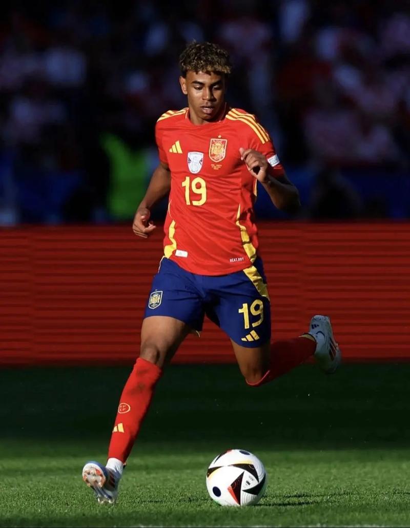 下赛季继续以打破胜场纪录？詹姆斯打趣：我不会追那个纪录的（下季还会冲击胜场纪录？詹姆斯笑称：我不追这个纪录）