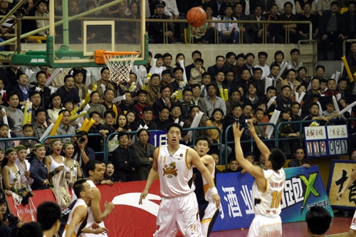 每体：莱万经纪人扎哈维与拉波尔塔以及弗里克在伦敦会面（每体：莱万经纪人扎哈维在伦敦与拉波尔塔、弗里克会晤）