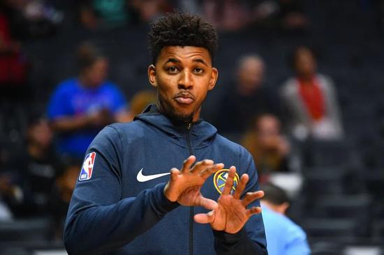 NBA每日最佳：哈登55分闪耀全场、威少助国王掀翻掘金（NBA今日之星：哈登轰下55分统治赛场，威少助国王爆冷击败掘金）