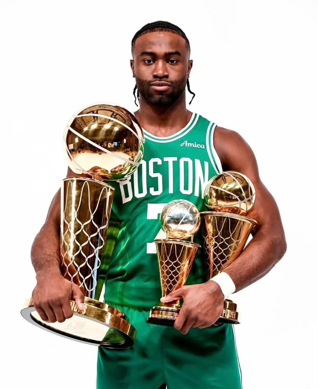 马赛主席：若马赛入围下季欧冠，曼联对青木的分成将降至35%（马赛主席称：若球队晋级下季欧冠，曼联在青木的分成将降至35%）