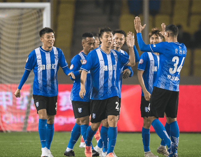 巴萨vs法兰克福，亚马尔带球被断，克瑙夫单刀破门（巴萨对阵法兰克福：亚马尔带球失误被断，克瑙夫反击单刀破门）