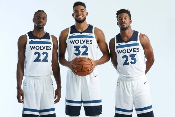 “混合脸谱”挑战来袭🔥是什么照片让小图拉姆笑出屏...（混合脸谱挑战上线：哪张照片让小图拉姆笑翻屏幕？）