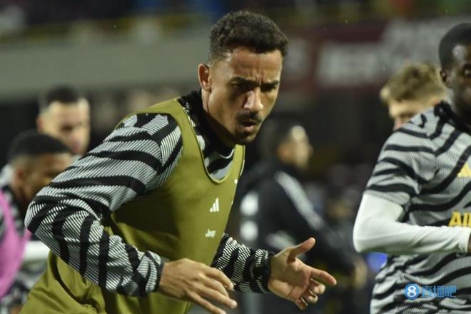 伊拉克vs阿联酋首发：卡里姆、谢尔在列，卢卡斯先发（伊拉克对阵阿联酋首发公布：卡里姆、谢尔在列，卢卡斯首发登场）