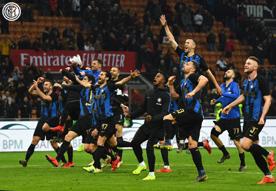 巴萨二队遭遇不公？十人作战惨遭绝杀，阿尔科亚诺主场3-2险胜（巴萨B队十人苦撑仍遭补时绝杀，阿尔科亚诺主场3-2笑到最后）