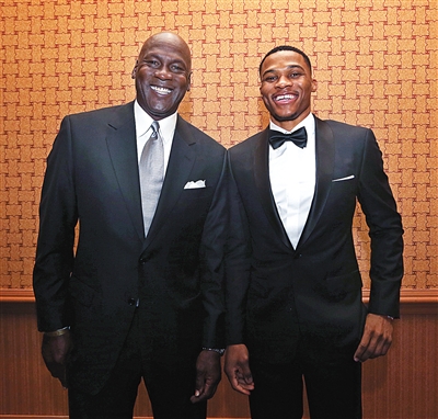 中超国内球员限薪500万元 俱乐部签“阴阳合同”将降级（中超国内球员年薪封顶500万，签“阴阳合同”的俱乐部将被降级）