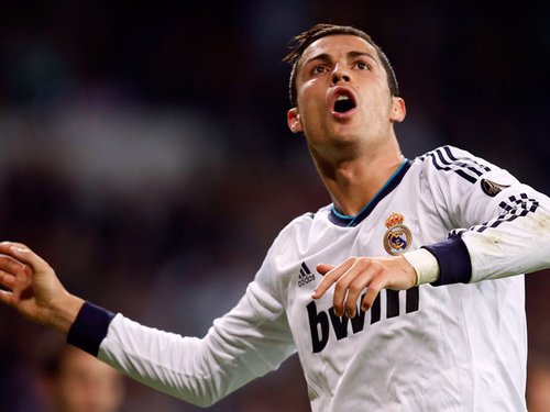 湖人生涯最强一战！斯玛特狂轰8记三分砍26分创赛季新高（湖人巅峰战！斯玛特飙进8记三分砍26分刷新赛季新高）